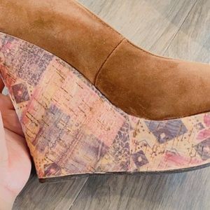 NEVERWORN 5” cork heels. Beautiful design!
